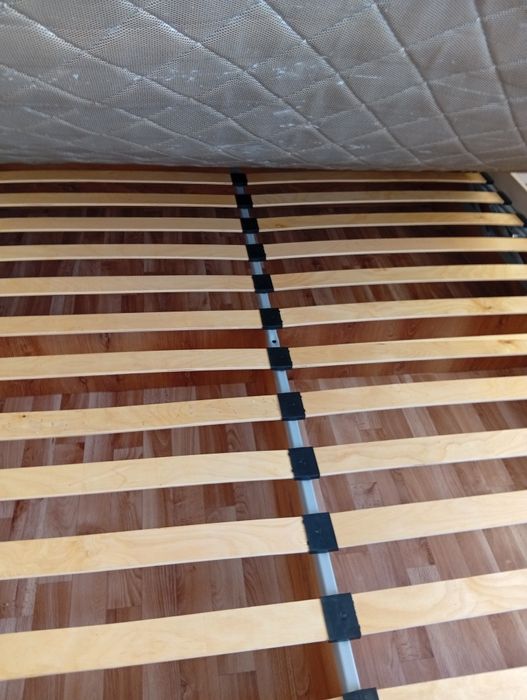 Продам Кровать с матрасом