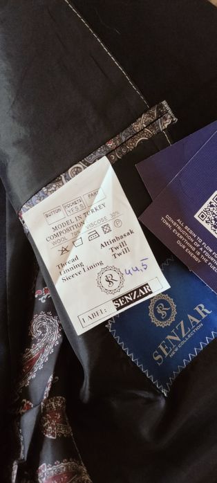 Костюм тройка продам.