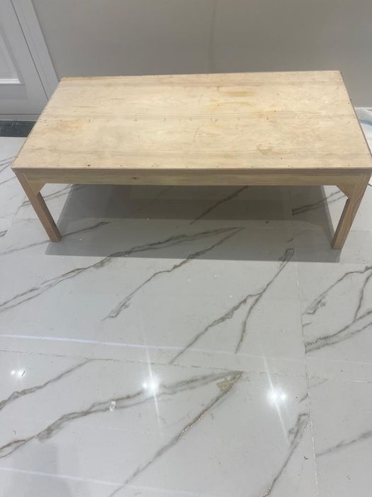 Продаёться стол в новым состоянии