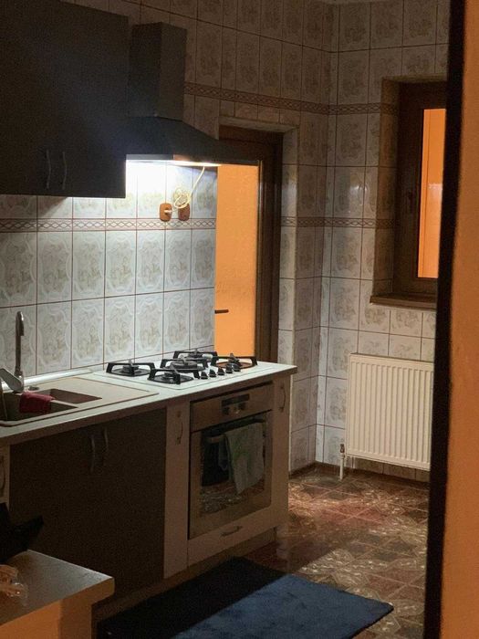 Închiriere vilă elegantă cu 3 dormitoare și curte amenajată – Roman