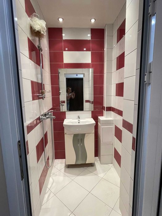 Дава се под наем Тристаен апартамент в Варна, Червен площад - 70 кв.м за 443.7 € - Снимка #2