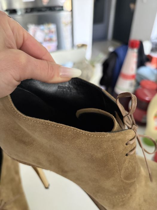 Platforme din piele intoarsa si toc inalt Burberry- 39, original.
