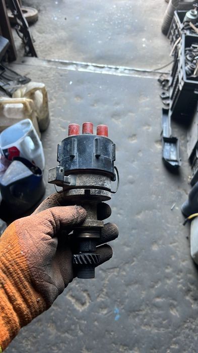 Трамблёр 1.8 мотор Пассат