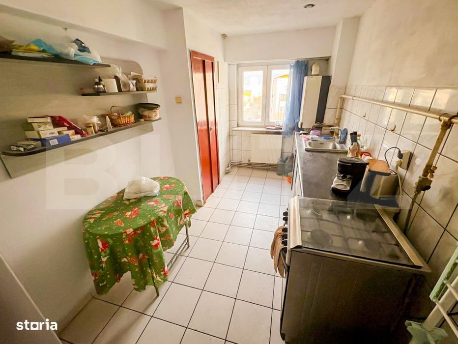 Apartament cu 4 camere, decomandat, zona Decebal — fotografia 1