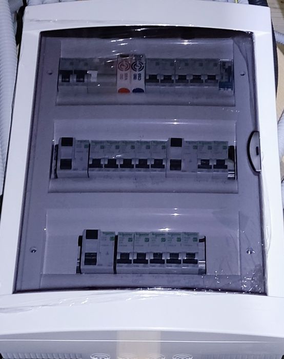 Квалифициран електротехник,ел.услуги,електро инсталации и монтажи!