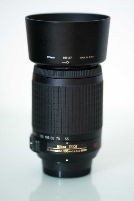 Obiectiv Nikon 55-200mm AF-S DX ED VR Rosu