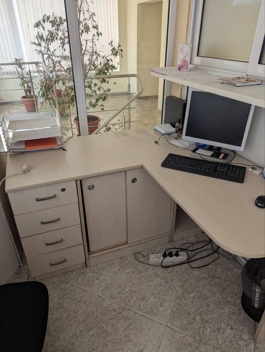 Офис мебели — пълно обзавеждане, отлично състояние