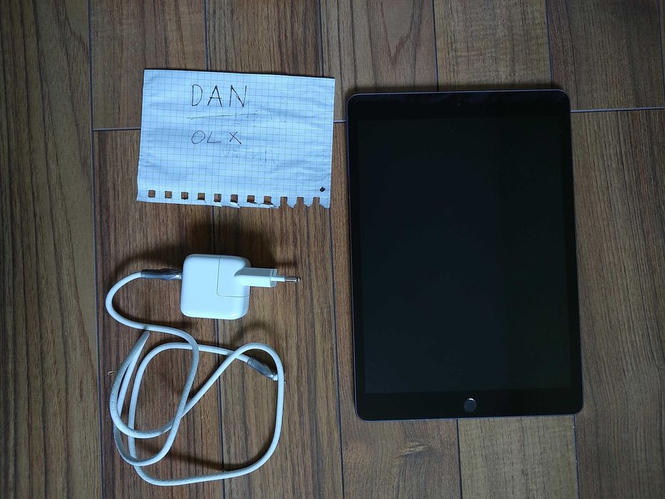 Apple iPad 8th Gen (2020) WiFi, stare foarte buna, baterie 100%