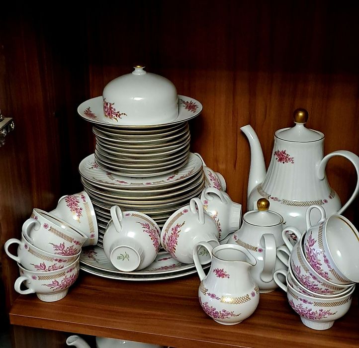 Продам фарфоровый сервиз
