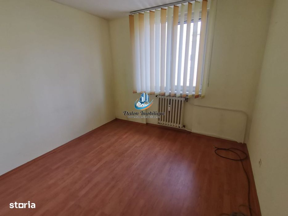 Apartament 3 camere semidecomandat, etaj 3, Piata Darmanesti — fotografia 1