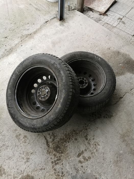 Зимни гуми 215 60 16 железни джанти 5×98
