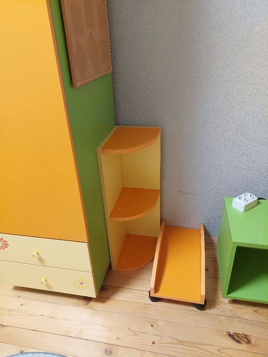 Продавам обзавеждане за детска стая