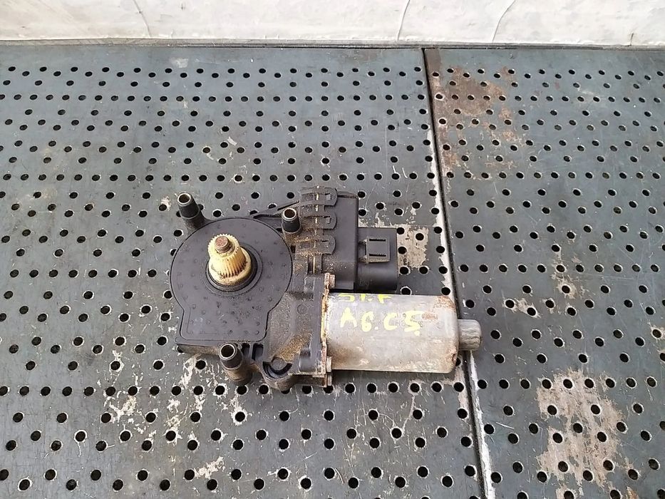 Motoras macara stanga fata audi a6 c5 4b 0130821774 102854xxx