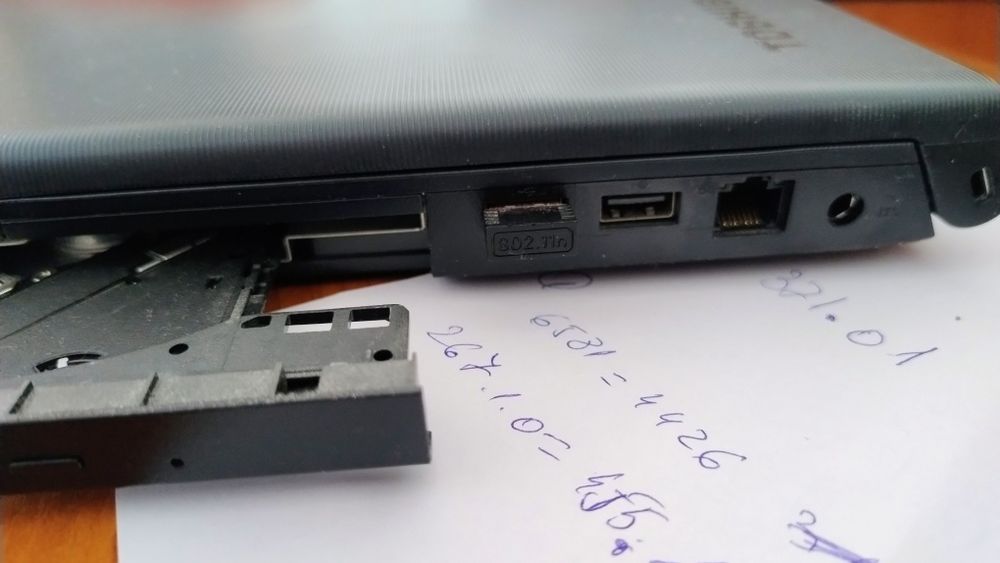 Laptop i3, 15,6", 8 GB RAM, SSD.