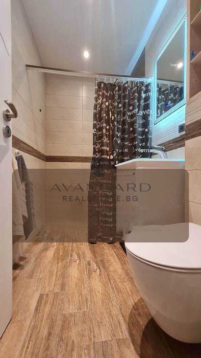 Продава се Тристаен апартамент в Пловдив, Кючук Париж - 104 кв.м за 1737 €/кв.м - Снимка #2