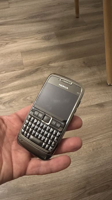 Telefon cu butoane Nokia E 71