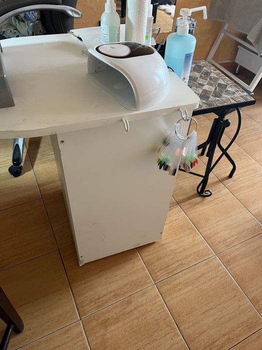 Маса за маникюр с чекмеджета