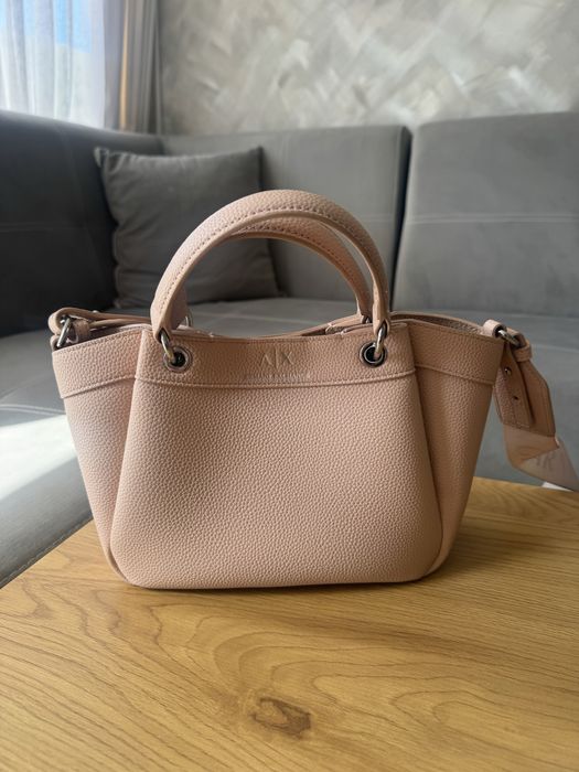 Прогиналн дамск чанта Armani