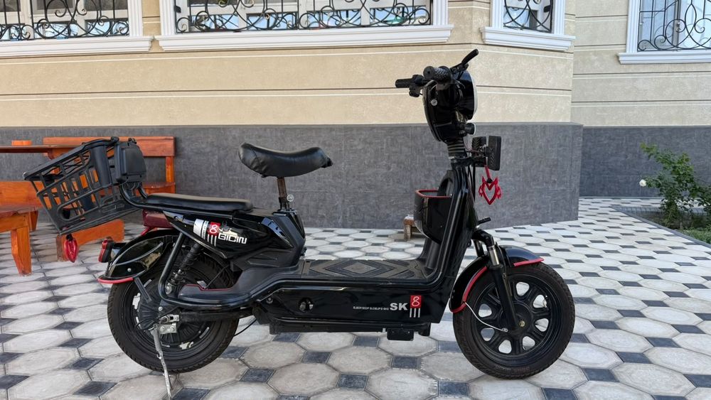 Продам срочно Скутер ск8