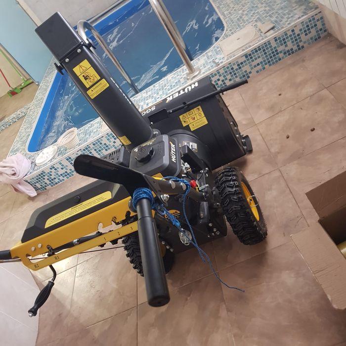 Продам снегоуборщик Huter