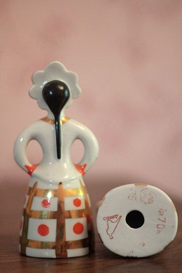 Фарфоровые статуэтки Девушка в кокошнике (Матрешка-невеста) Дулево