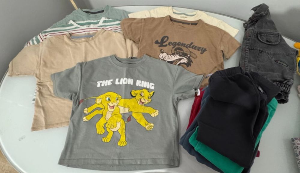 Haine baieti masura 104 (4 colanti + 6 tricouri + 2 bluze + 1 geaca)