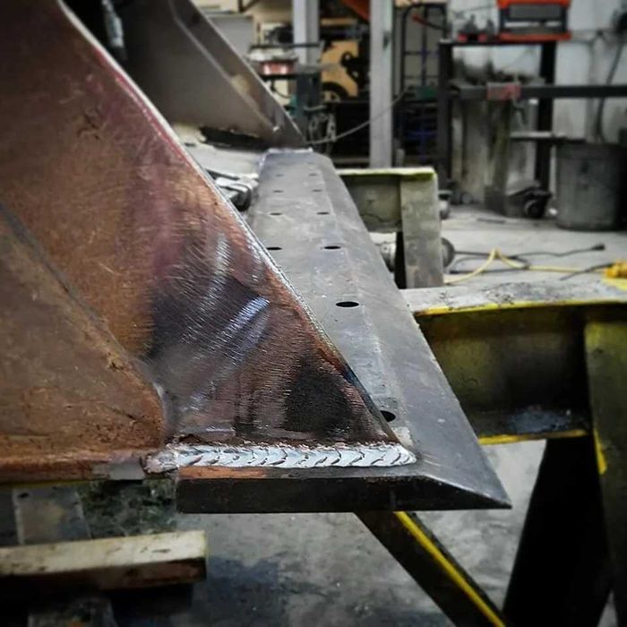 Ремонт и възстановяване на кофи за строителна и селскостопанска техника