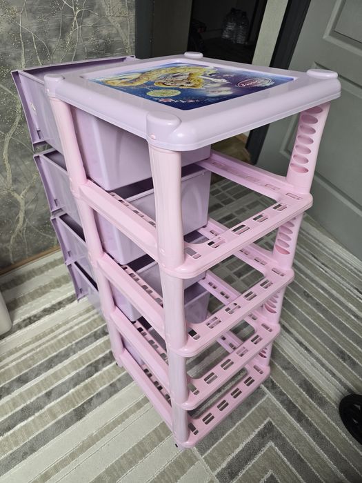 Продам детский пластиковый комод с четырьмя ящиками.