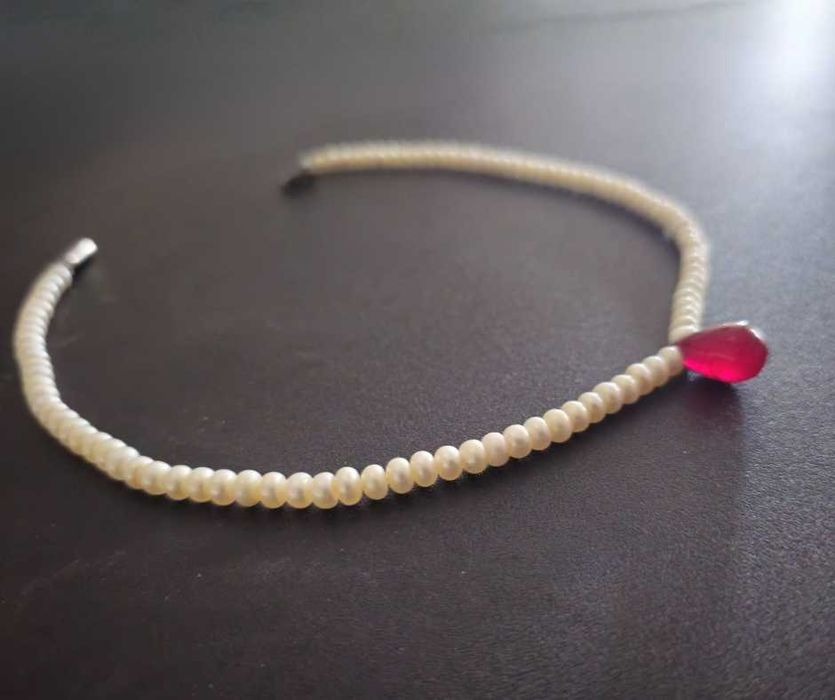 Colier Christmas perle de cultura albe si o perla rosie 40cm