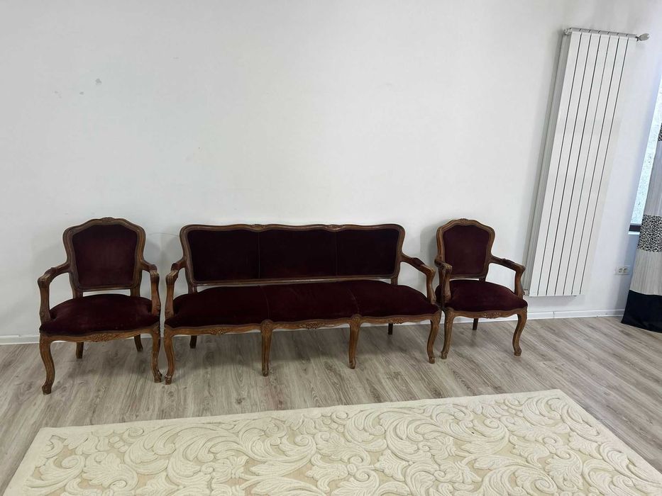 Mobila "Set salon regal vintage din Castelul Bran – canapea + 2 fotoli" Doar cu ridicare personală