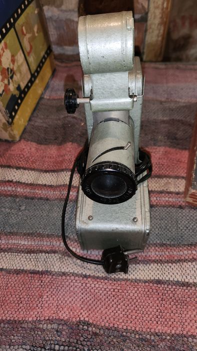 Антична машина за прожектиране на детски приказки