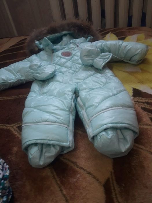Срочно продам детский зимний комбинезон