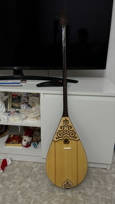 Домбра Artmusical подростковая (бук), 46 см – отличное состояние