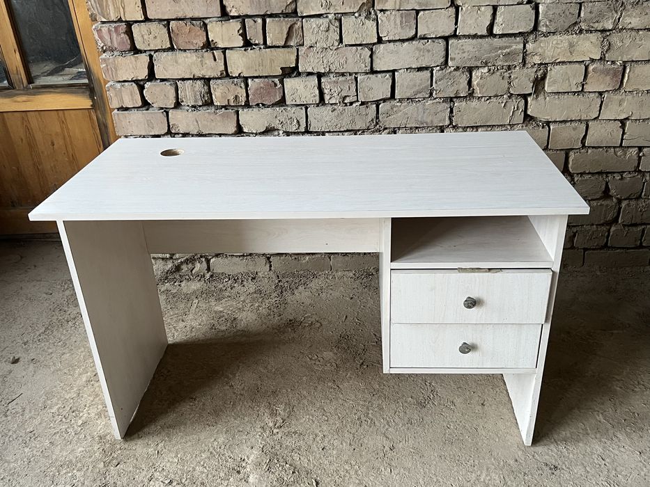 Стол для офисных работ