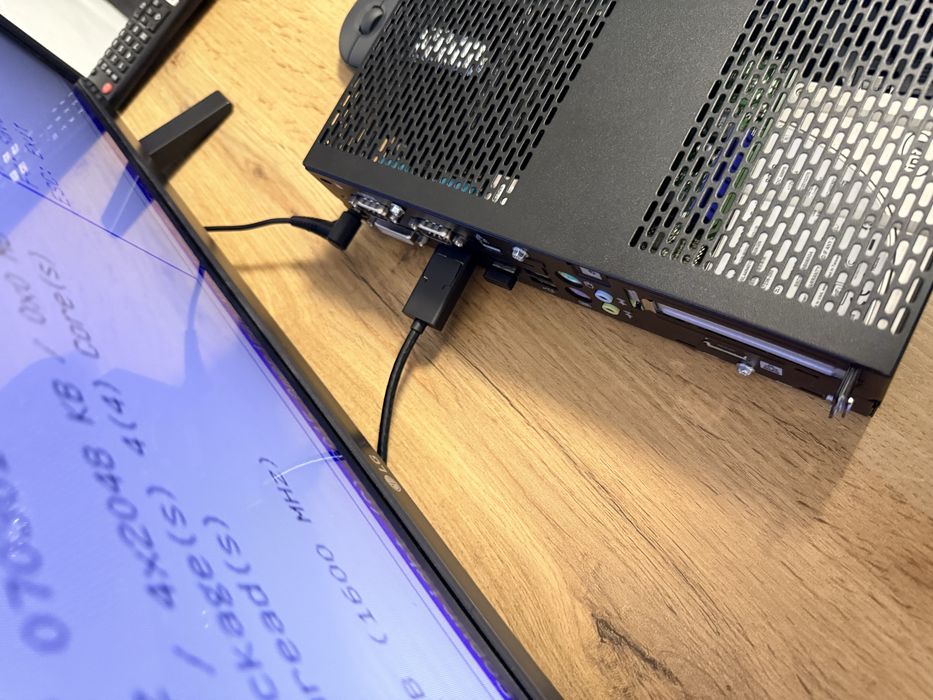 Малък компютър Fujitsu Futro S930 с проблем