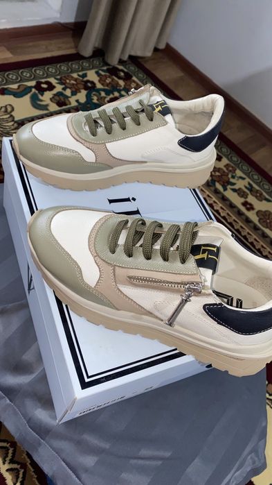 Крассовки Ilvi каробка есть!