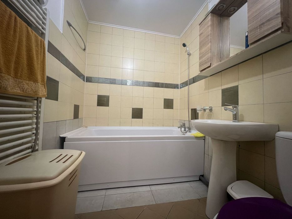 Apartament 3 camere de închiriat – recent renovat, complet mobilat și utilat