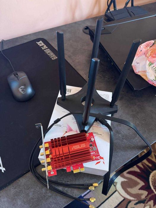 ASUS PCE-AC88 — desktop kompyuter uchun 4x4 PCIe Wi-Fi adapter.