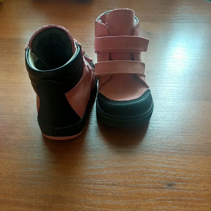 Продам детские ботинки