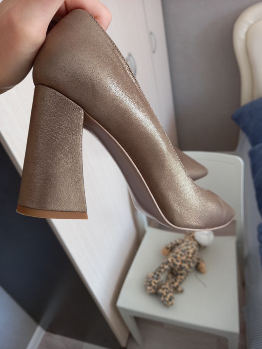 Продам туфли босоножки