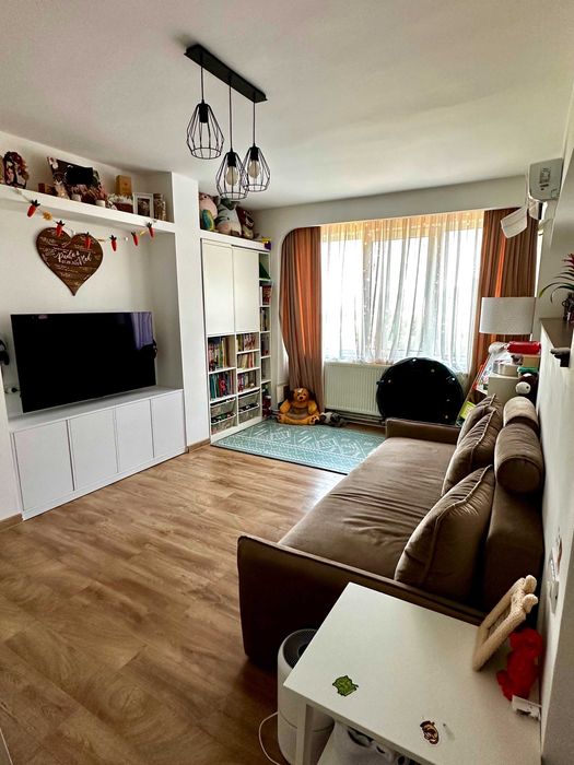 Proprietar vând apartament 4 camere, 84 mp, decomandat, zonă centrală Gh. Lazar