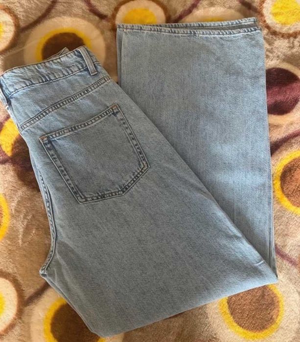 blugi evazați cu talie înaltă