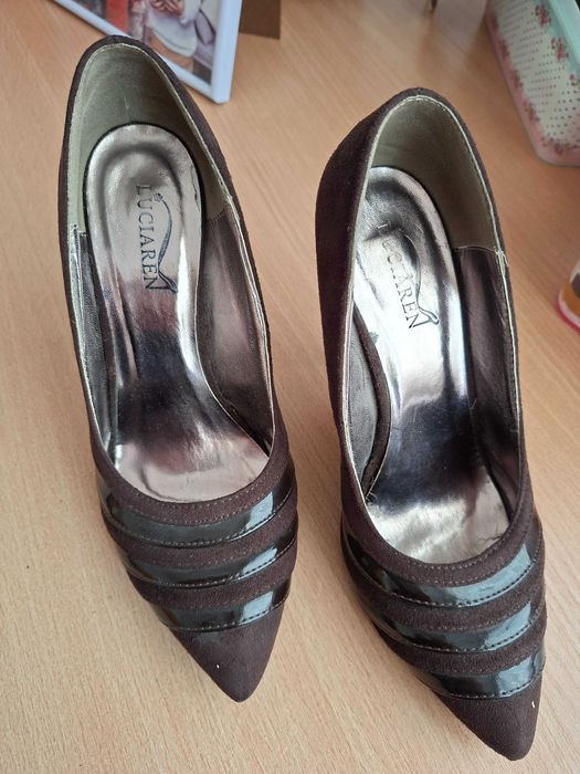 Обувки с тънак ток