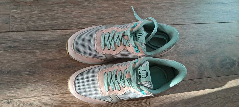 Спортни обувки -   mtng 38