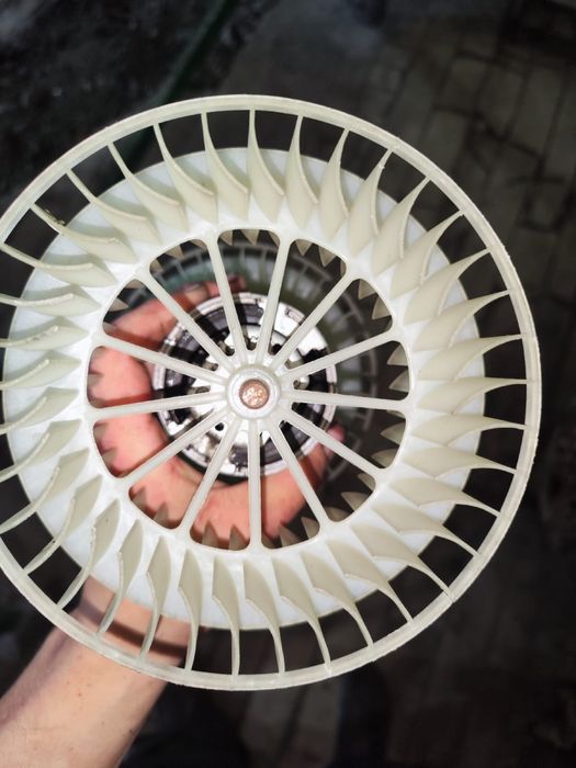 Моторчик печки 124 103 мотор с кондицилнером