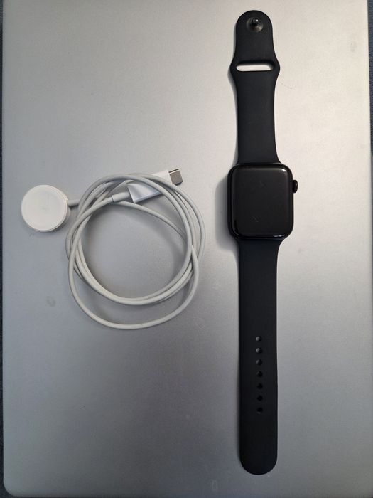 Apple Watch SE 44mm – 93% sanatate baterie - Black – încărcător + curea – resetat