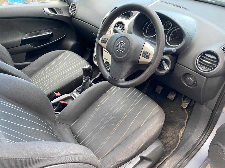 Dezmembrez Opel Corsa D/1.0/1.2/1.3/1.4/Z13DTJ/Z17DTR/Z16LEL/usa/haion/interior/oglinda/volan/motor/cutie/aripa/bara/grila