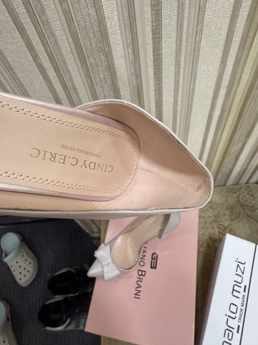 Продам женские туфли