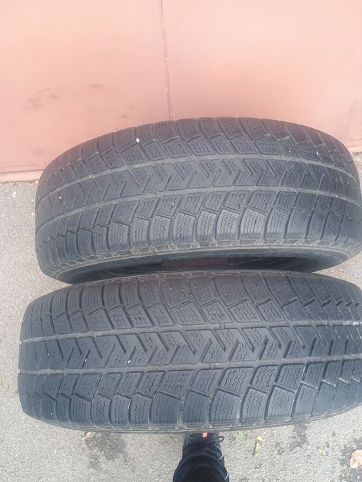 Vând 2 cauciucuri Michelin 245 70 16