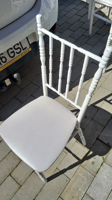 Scaune Chiavari tapițate din metal SH